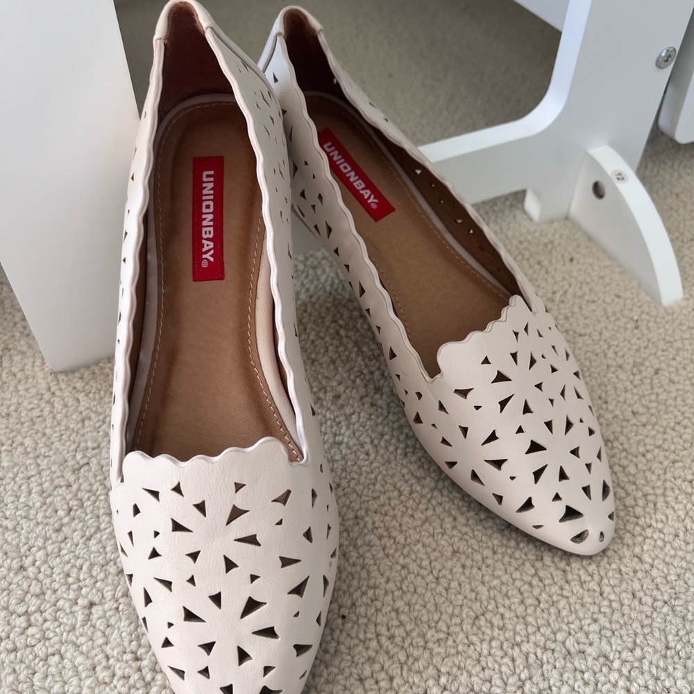 Unionbay Women's Beige Scalloped Flats